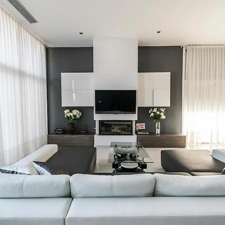 Villamarly I - Luxury House 100 From The Beach Villa