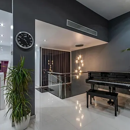 Villamarly I - Luxury House 100 From The Beach