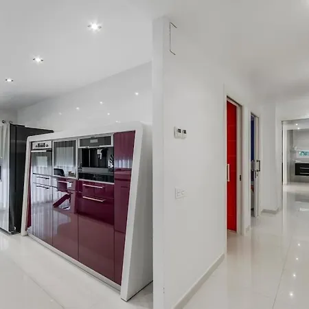 Villamarly I - Luxury House 100 From The Beach Villa