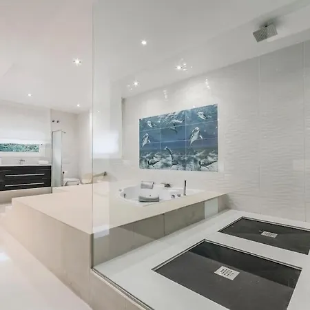 Villa Villamarly I - Luxury House 100 From The Beach